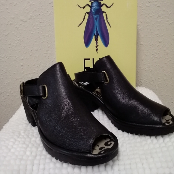 Fly London BNIB black wena leather sandals - Picture 3 of 10
